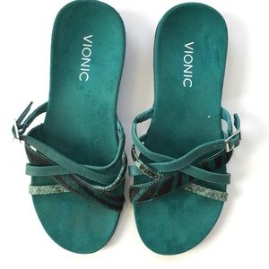 Vionic sandals green size 6